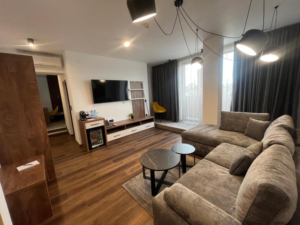 Hotel NIKS Sevlievo Buitenkant foto