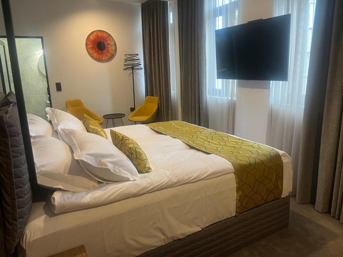 Hotel NIKS Sevlievo Buitenkant foto