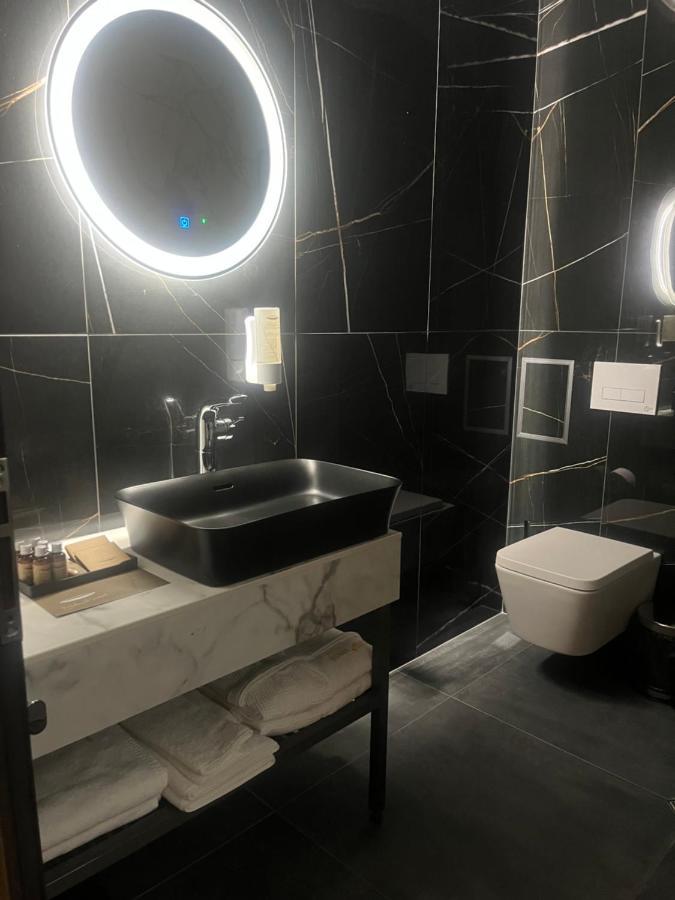 Hotel NIKS Sevlievo Buitenkant foto