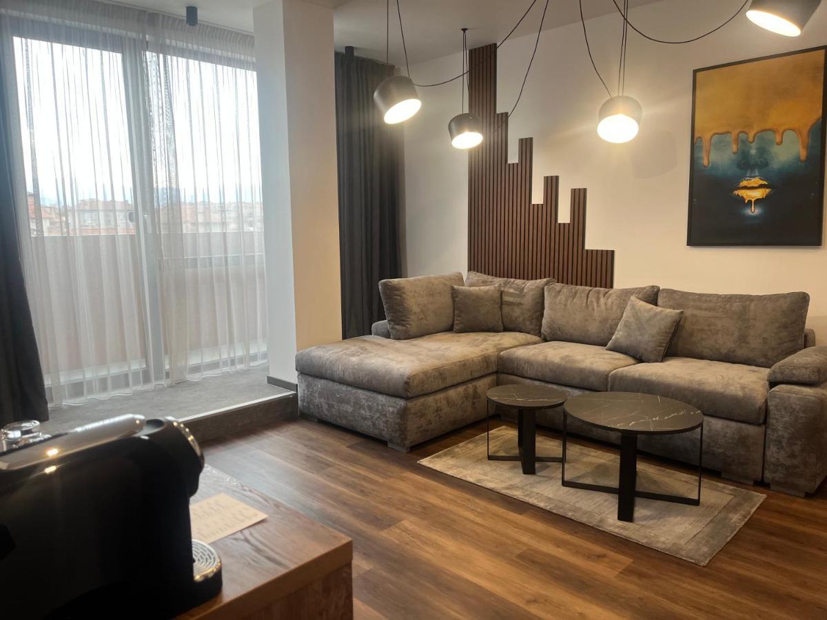 Hotel NIKS Sevlievo Buitenkant foto