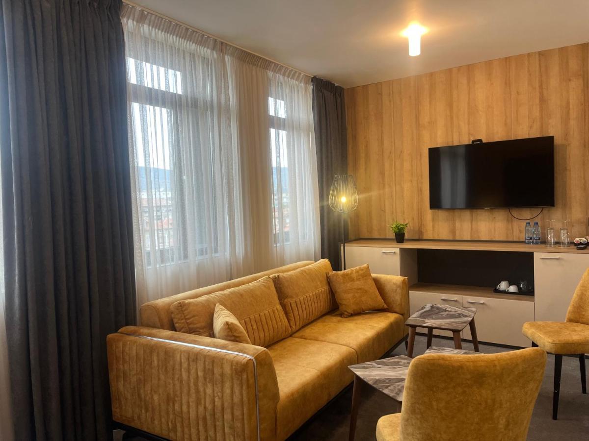 Hotel NIKS Sevlievo Buitenkant foto