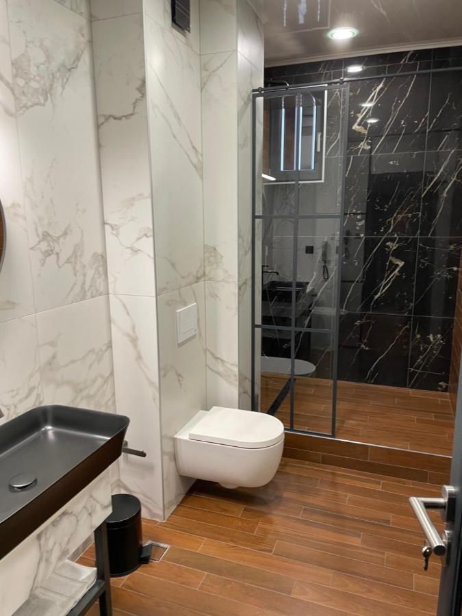 Hotel NIKS Sevlievo Buitenkant foto
