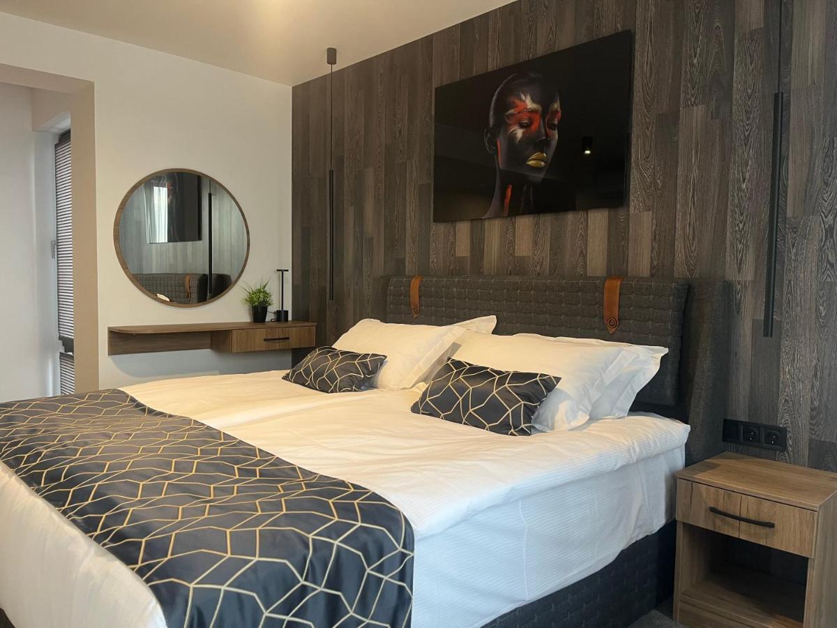 Hotel NIKS Sevlievo Buitenkant foto