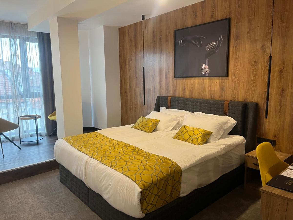 Hotel NIKS Sevlievo Buitenkant foto