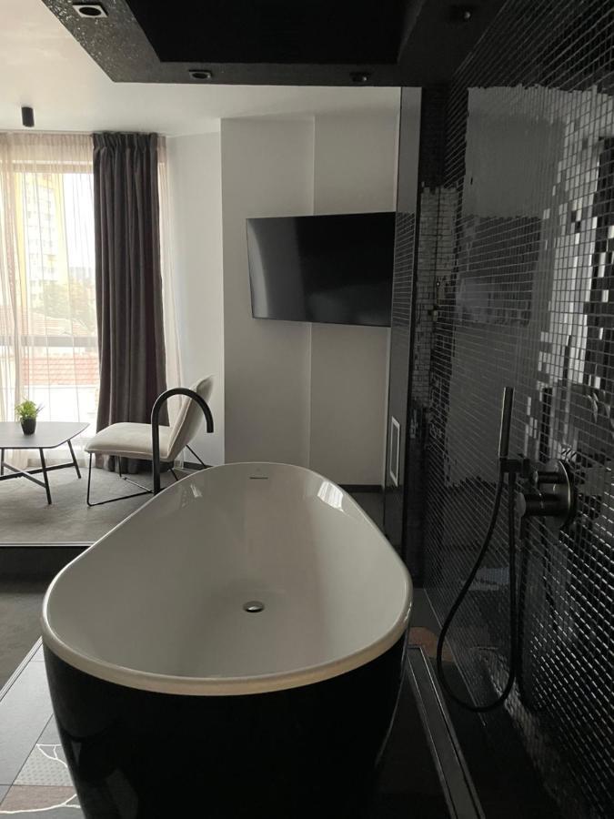 Hotel NIKS Sevlievo Buitenkant foto
