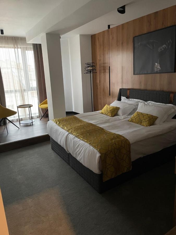 Hotel NIKS Sevlievo Buitenkant foto