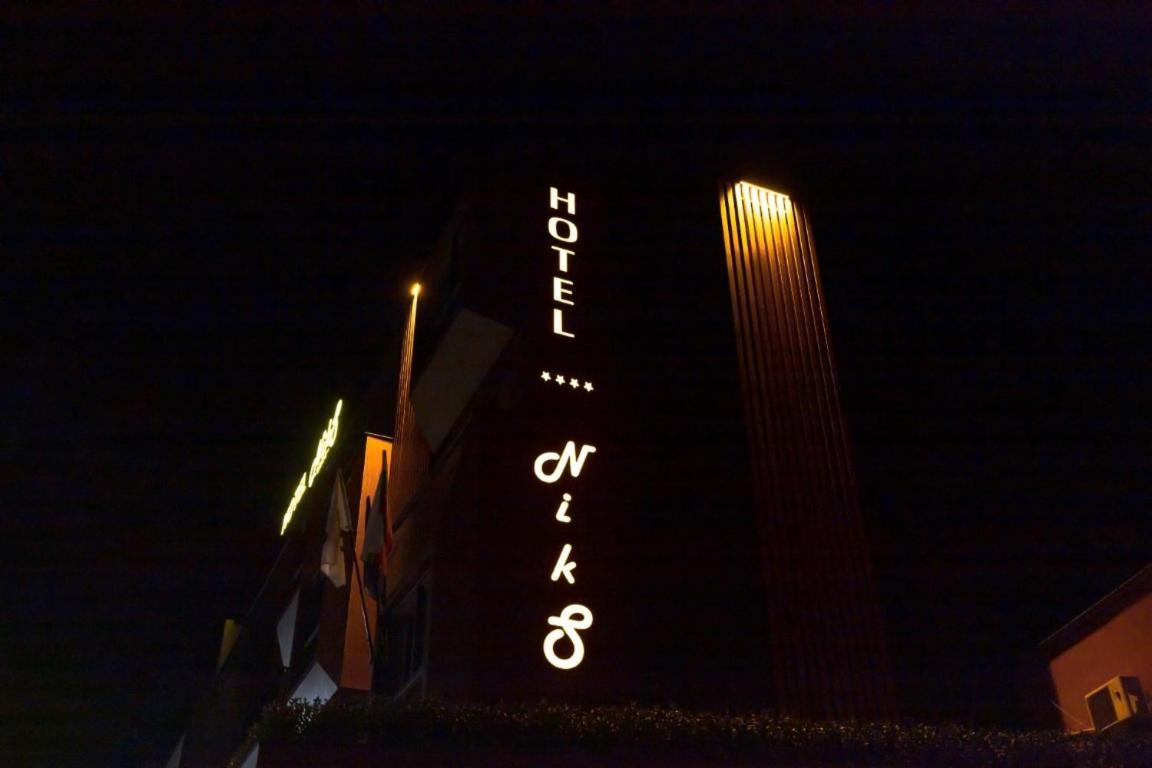 Hotel NIKS Sevlievo Buitenkant foto